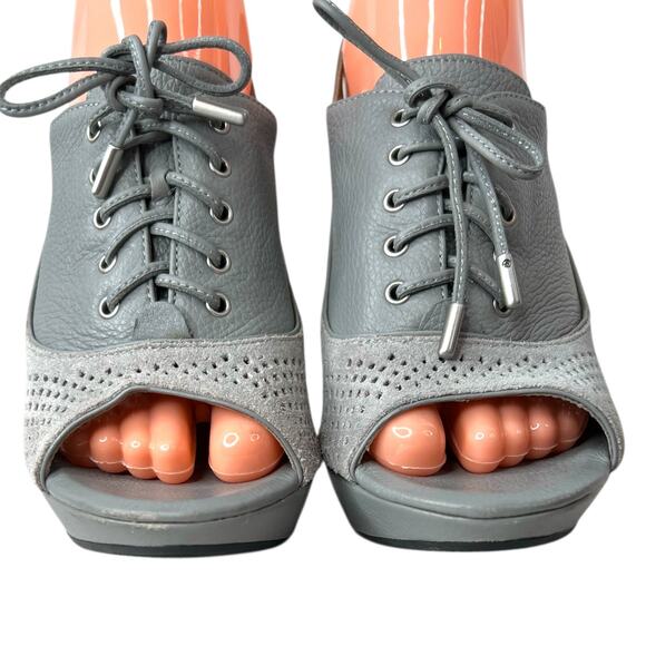 Kenneth Cole New York Perforated Leather Slingback Heels in Gray Women's Sz 7.5M - Picture 9 of 16